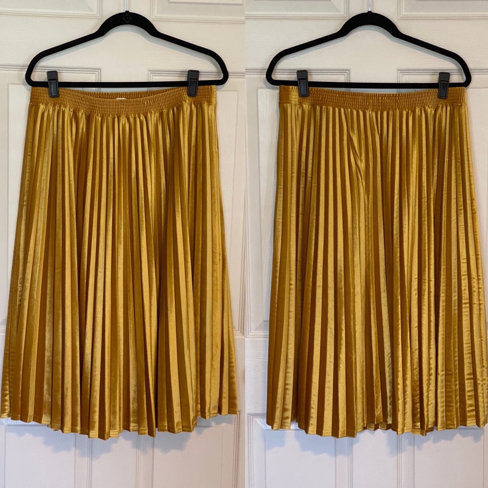 Gold Velvet Pleated Skirt